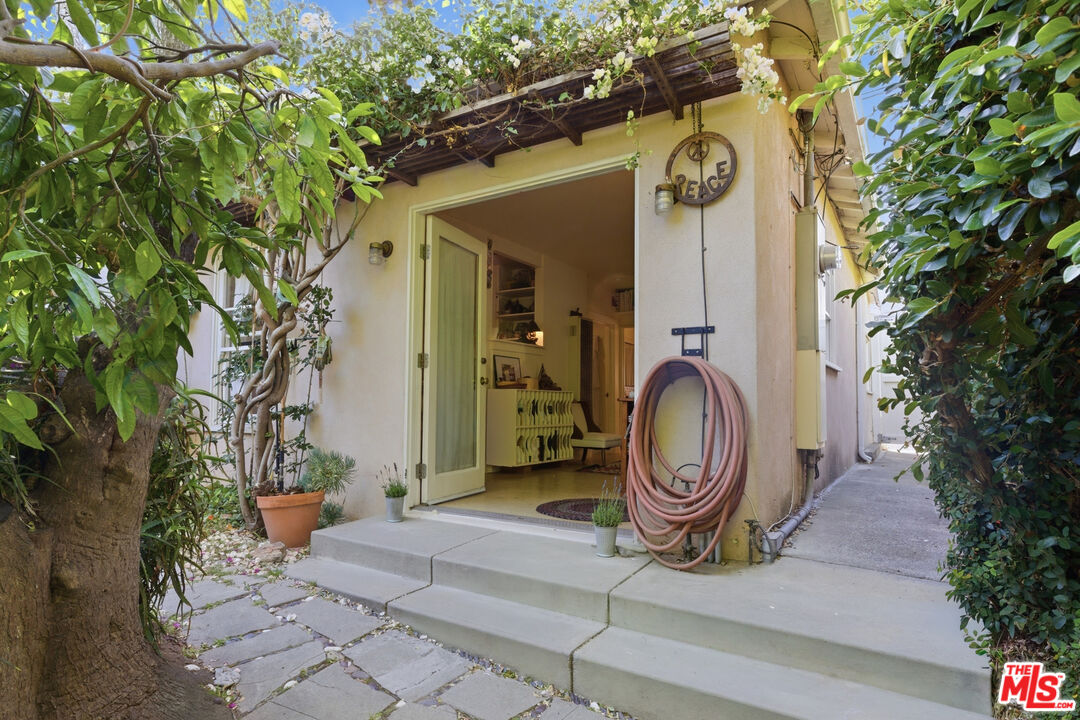 1019 Pine Street Santa Monica, CA 90405 - Photo 21 of 36 a front view of a house with garden