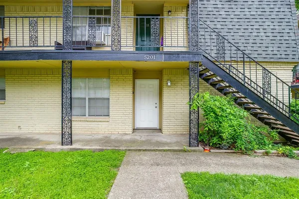 $1,350 | 5201 Curzon Avenue, Unit 9, Fort Worth, TX 76107