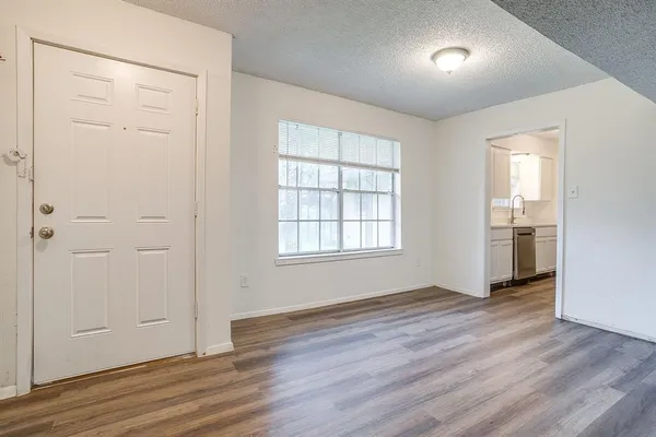 $1,350 | 5201 Curzon Avenue, Unit 9, Fort Worth, TX 76107