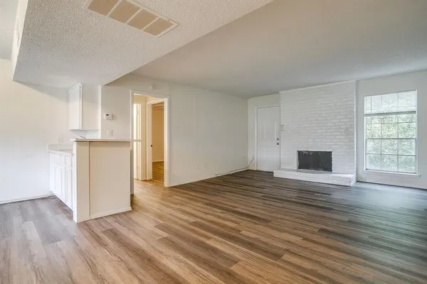 $1,350 | 5201 Curzon Avenue, Unit 9, Fort Worth, TX 76107