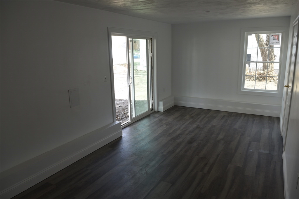 61 Sunderland Road Worcester, MA 01604 - Photo 12 of 36