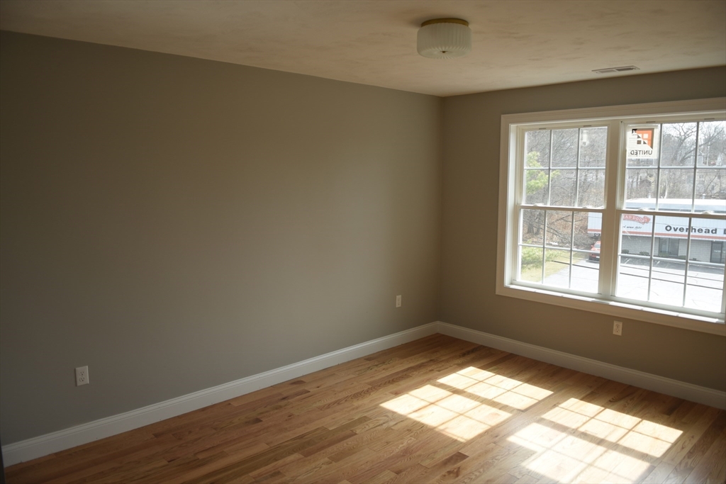 61 Sunderland Road Worcester, MA 01604 - Photo 13 of 36