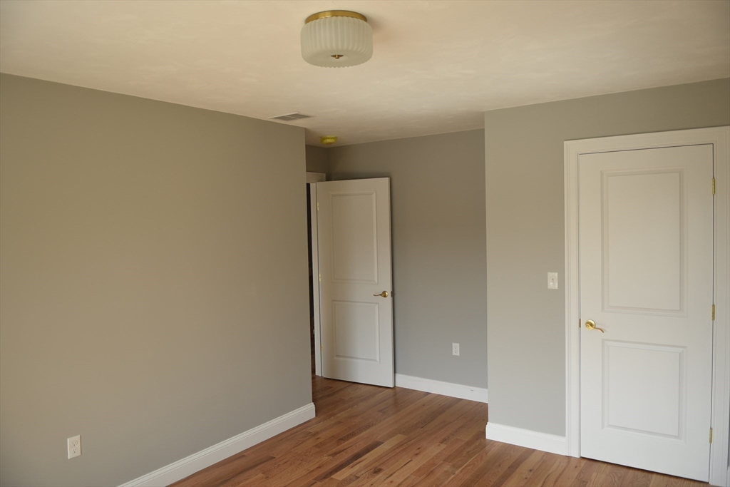 61 Sunderland Road Worcester, MA 01604 - Photo 14 of 36