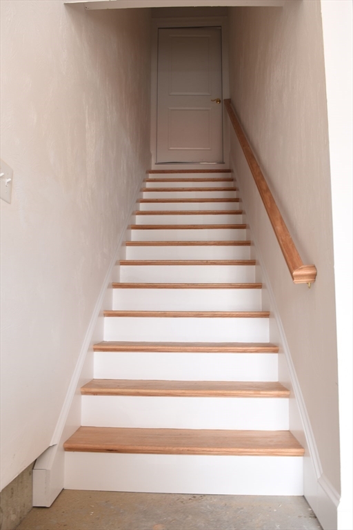 61 Sunderland Road Worcester, MA 01604 - Photo 15 of 36