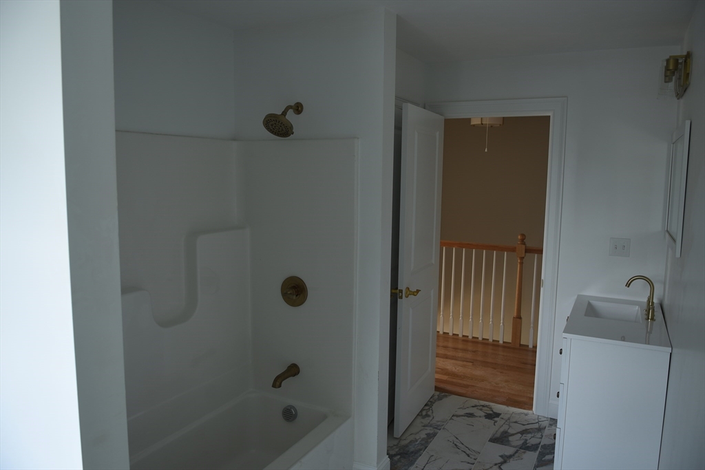 61 Sunderland Road Worcester, MA 01604 - Photo 17 of 36