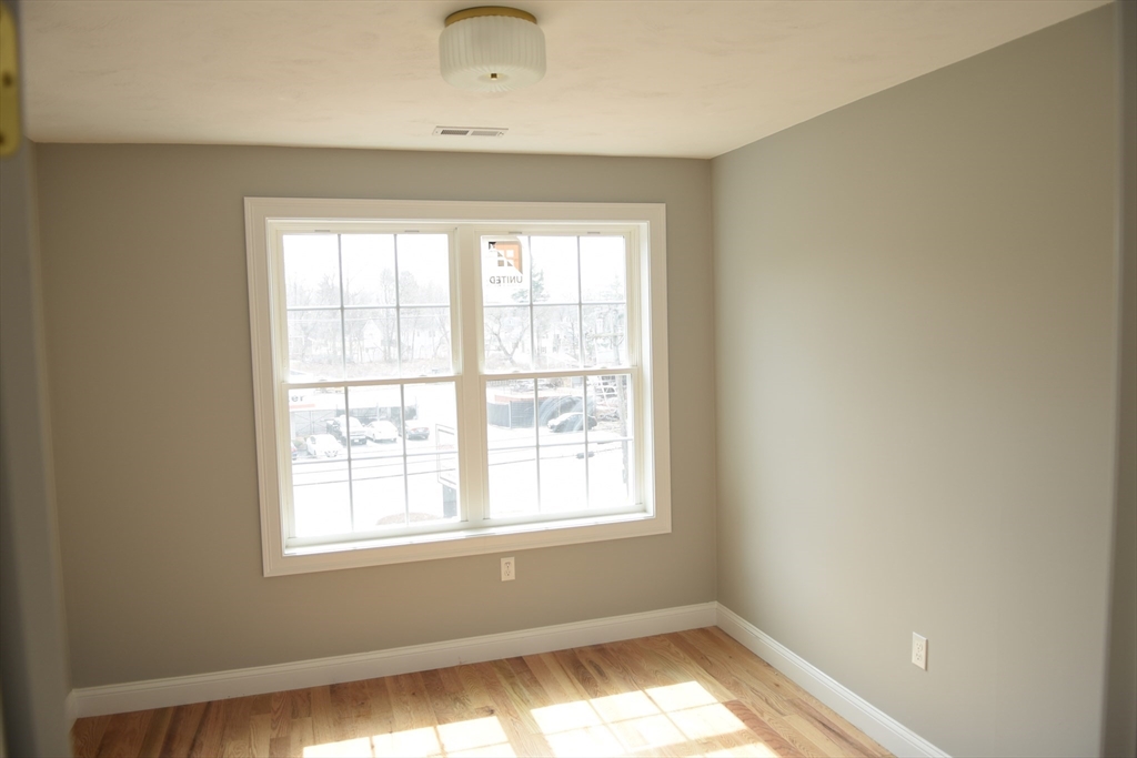 61 Sunderland Road Worcester, MA 01604 - Photo 18 of 36