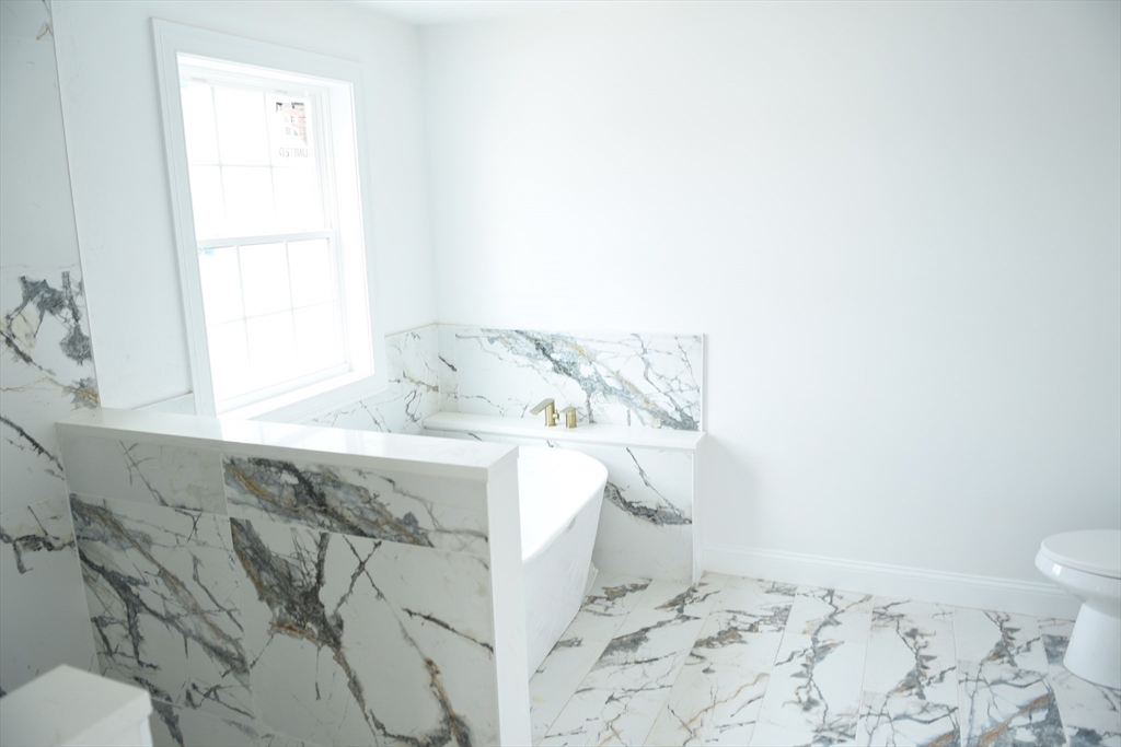 61 Sunderland Road Worcester, MA 01604 - Photo 21 of 36