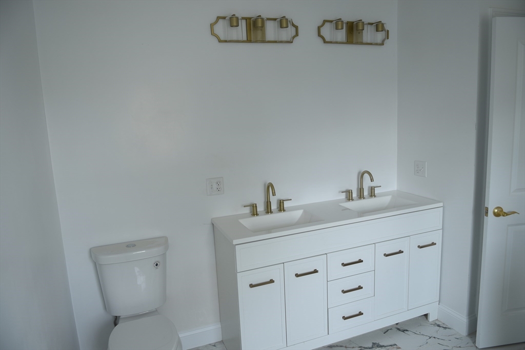 61 Sunderland Road Worcester, MA 01604 - Photo 23 of 36