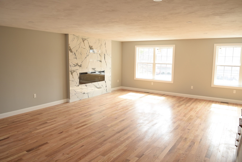 61 Sunderland Road Worcester, MA 01604 - Photo 6 of 36