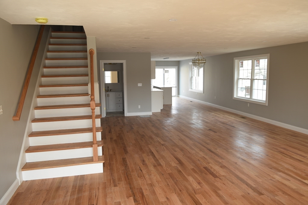 61 Sunderland Road Worcester, MA 01604 - Photo 7 of 36