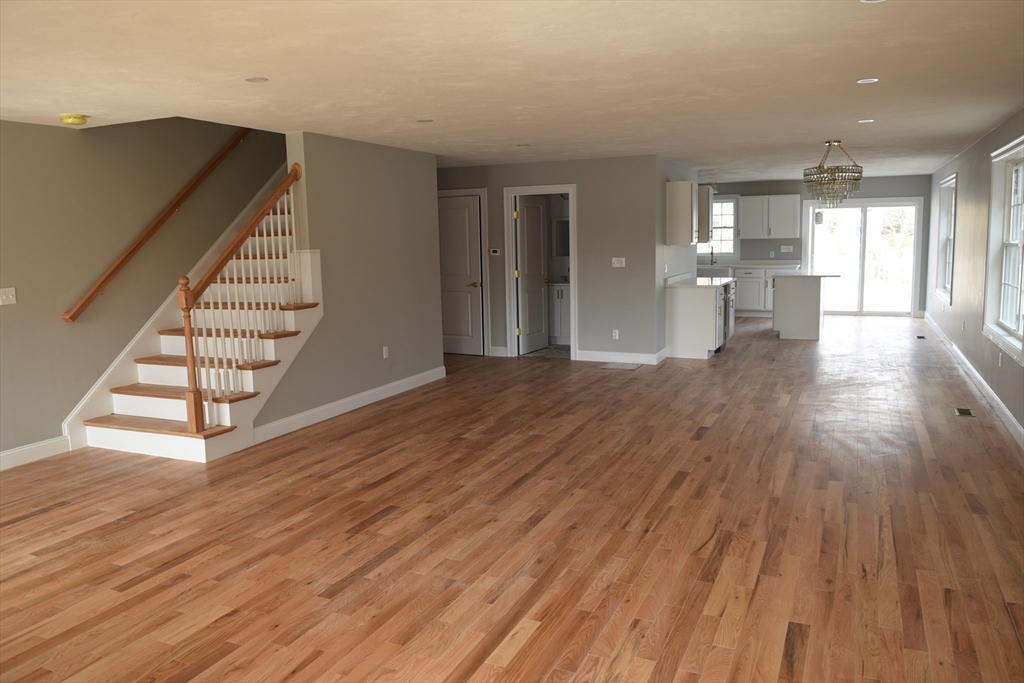 61 Sunderland Road Worcester, MA 01604 - Photo 8 of 36