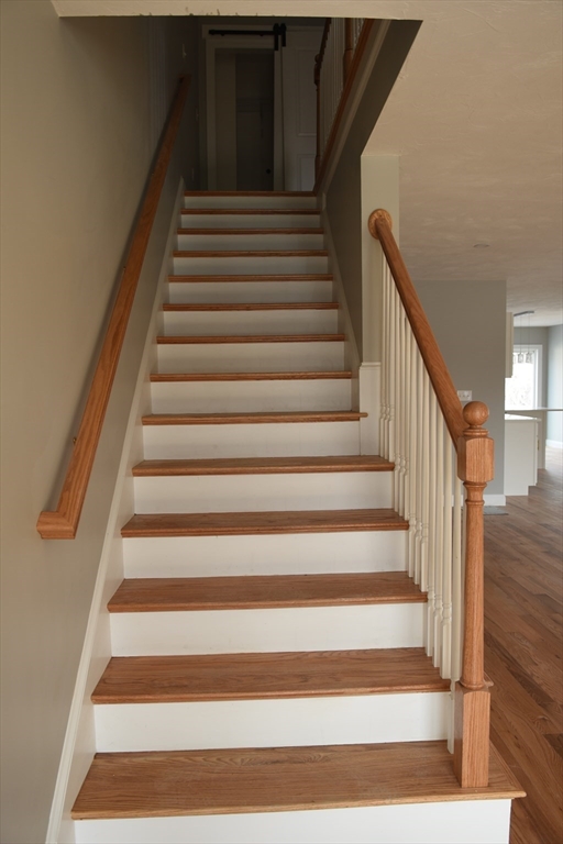 61 Sunderland Road Worcester, MA 01604 - Photo 9 of 36