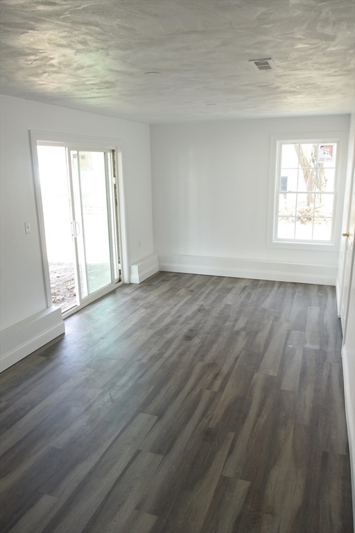 61 Sunderland Road Worcester, MA 01604 - Photo 10 of 36