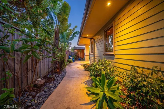 a view of yard with seating area