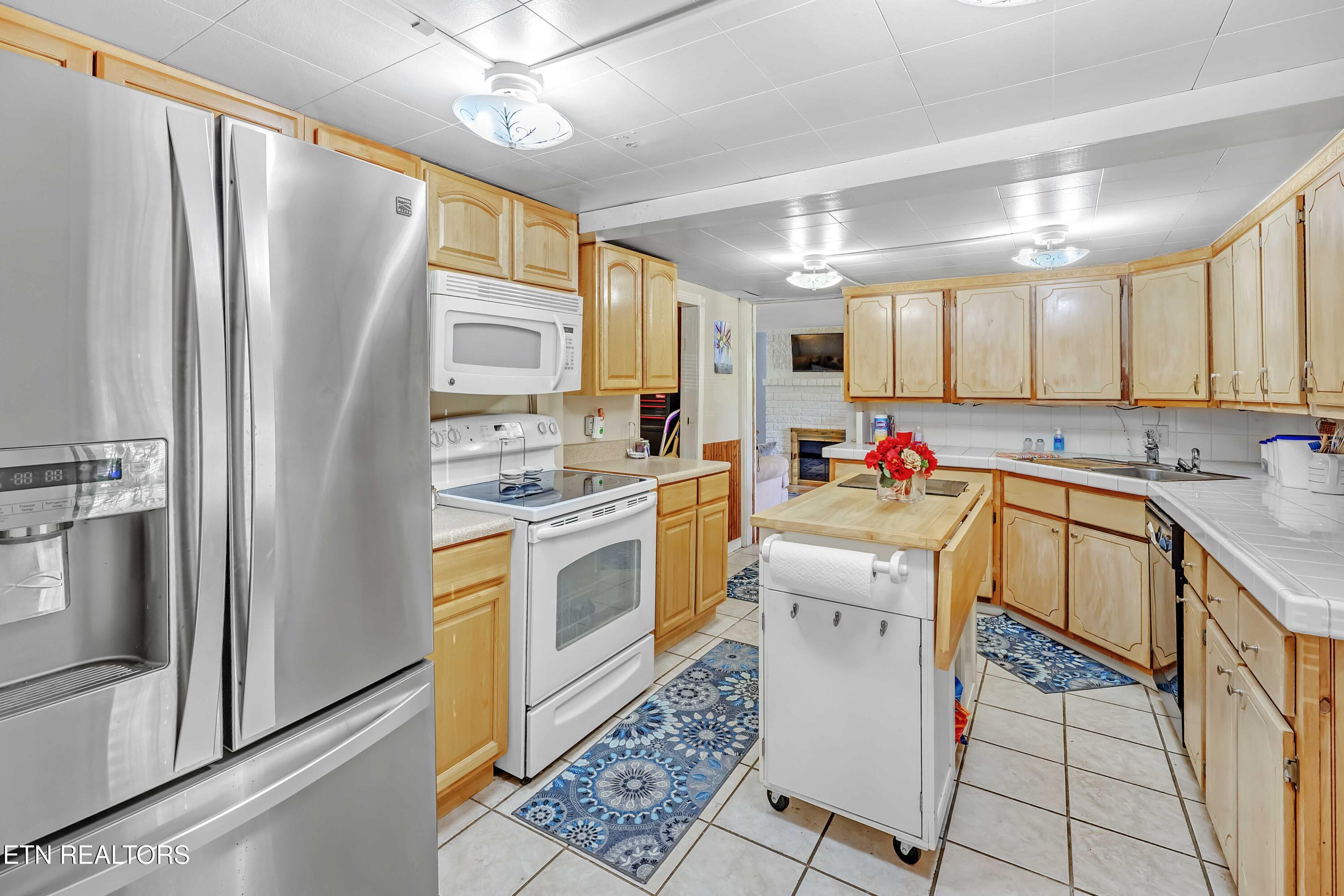 958 West Hunt Road Alcoa, TN 37701 - Photo 7 of 47 kitchen