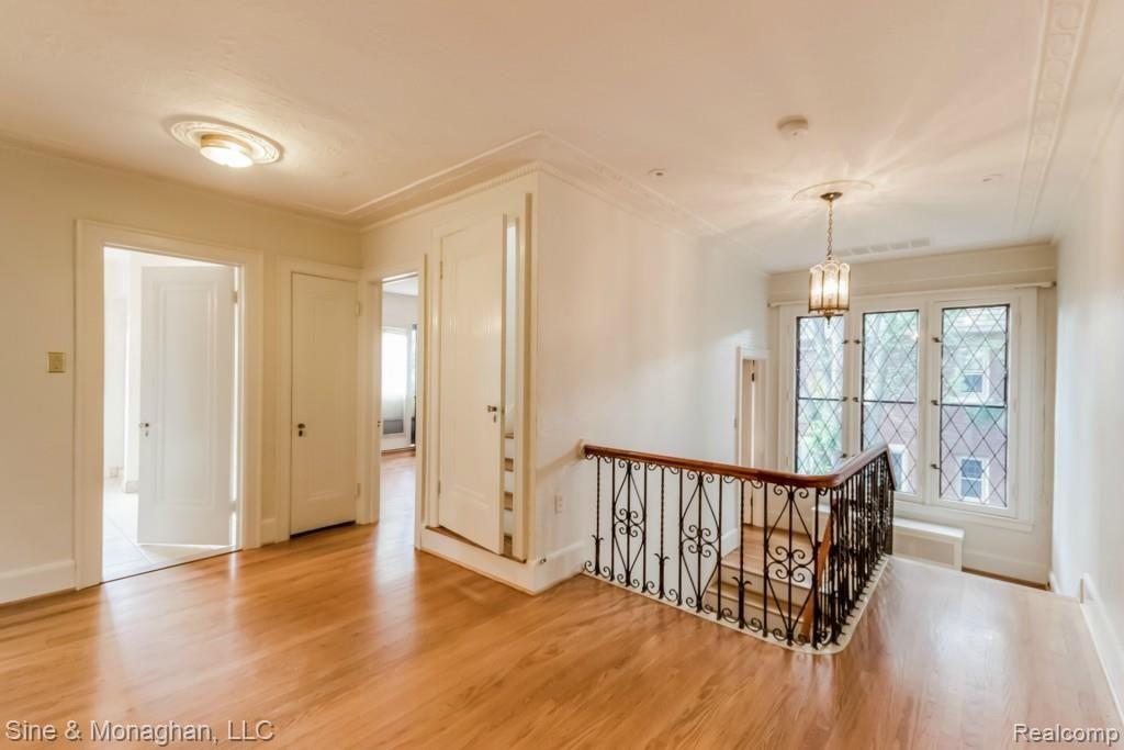 1035 Bishop Road Grosse Pointe, MI 48230 - Photo 26 of 62 026-Landing-1944639-medium.jpg
