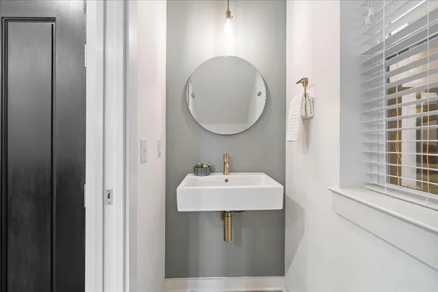 $2,995 | 2624 Metcalfe Road, Unit 10, Austin, TX 78741