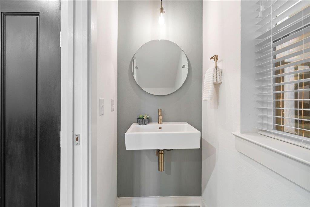 2624 Metcalfe Road, Unit 10 Austin, TX 78741 - Photo 11 of 27 Bathroom with a sink
