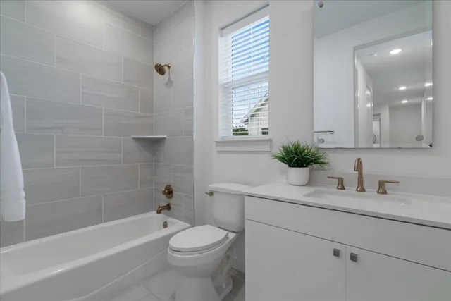 $2,995 | 2624 Metcalfe Road, Unit 10, Austin, TX 78741