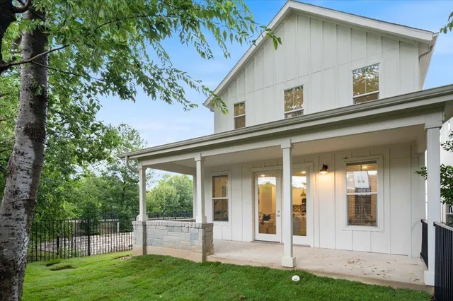 $2,995 | 2624 Metcalfe Road, Unit 10, Austin, TX 78741