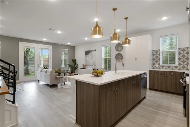 $2,995 | 2624 Metcalfe Road, Unit 10, Austin, TX 78741