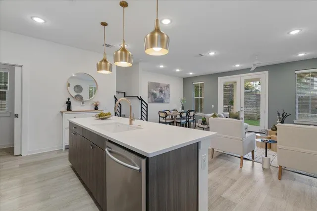 $2,995 | 2624 Metcalfe Road, Unit 10, Austin, TX 78741