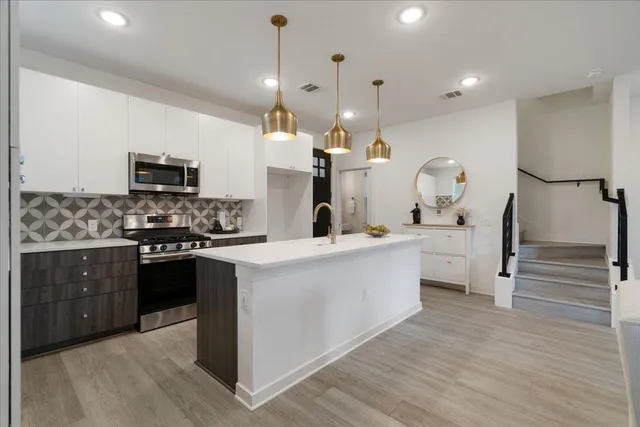 $2,995 | 2624 Metcalfe Road, Unit 10, Austin, TX 78741