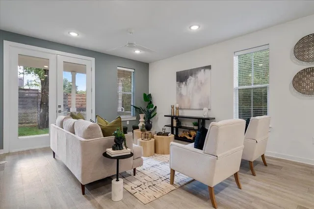 $2,995 | 2624 Metcalfe Road, Unit 10, Austin, TX 78741