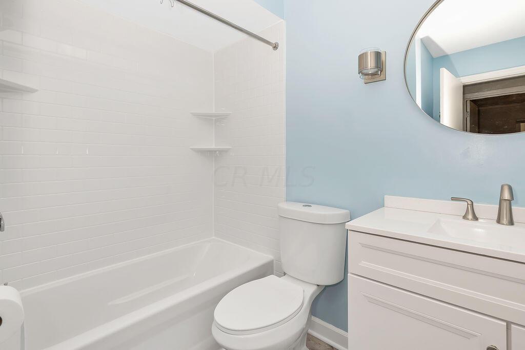 918 Farnham Road Columbus, OH 43220 - Photo 38 of 77 Bathroom