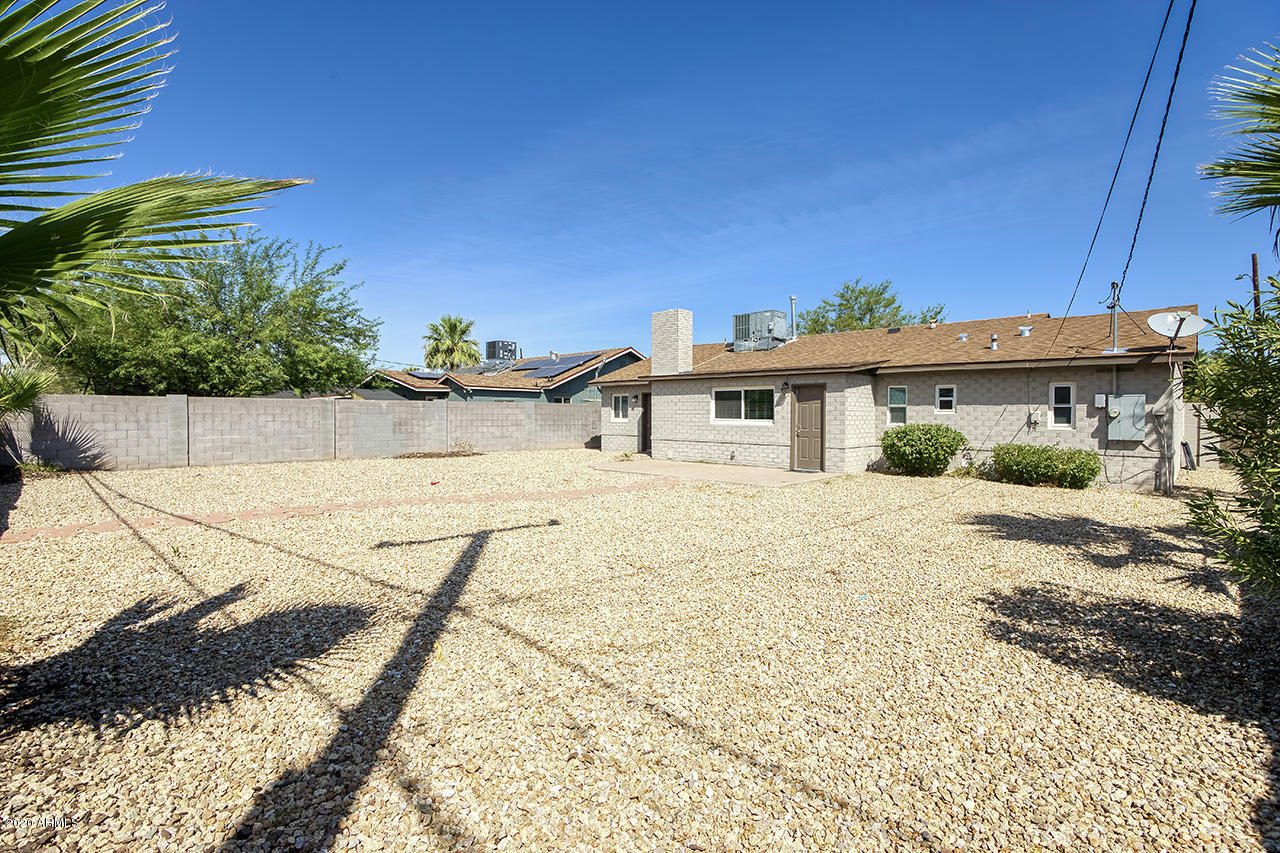 1423 East Granada Road Phoenix, AZ 85006 - Photo 23 of 25 a front view of a house with a yard