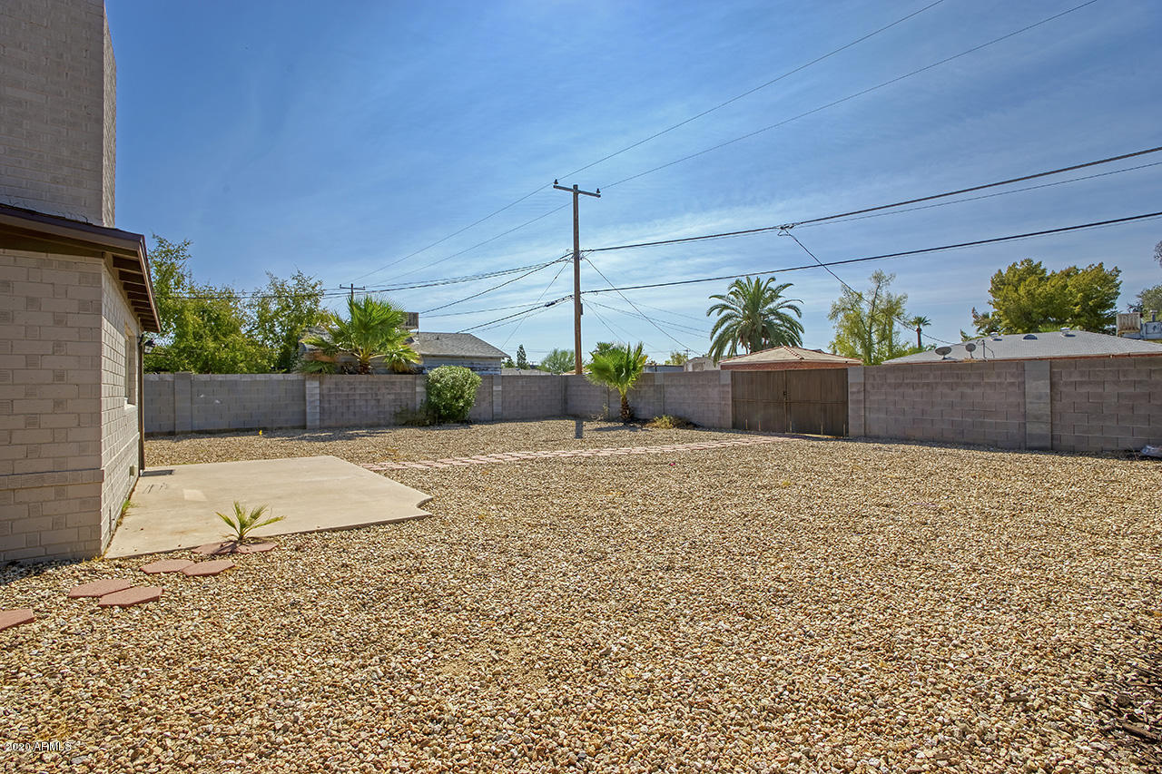 1423 East Granada Road Phoenix, AZ 85006 - Photo 24 of 25 a view of a backyard