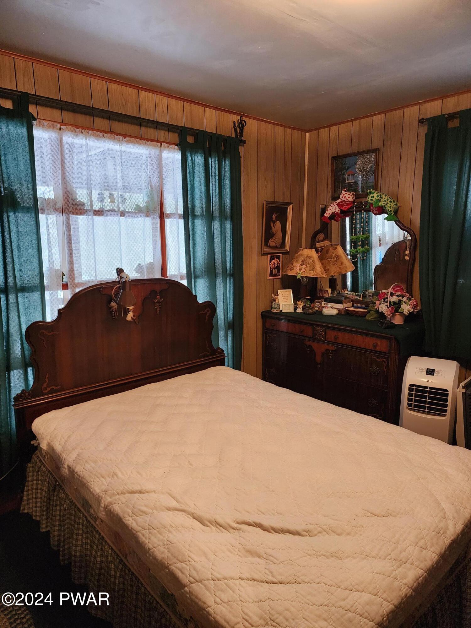 138 River Road Greentown, PA 18426 - Photo 25 of 38 Primary bedroom