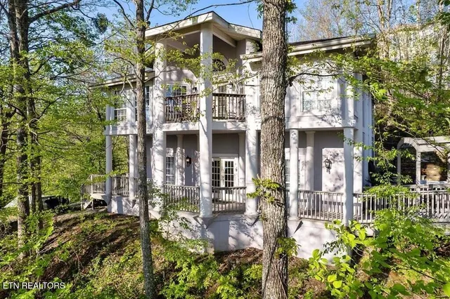 $926,500 | 838 Holly Br Drive, Gatlinburg, TN 37738