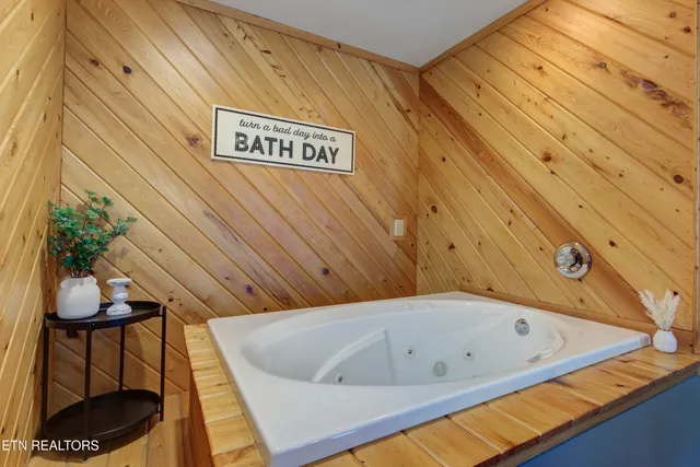 $926,500 | 838 Holly Br Drive, Gatlinburg, TN 37738