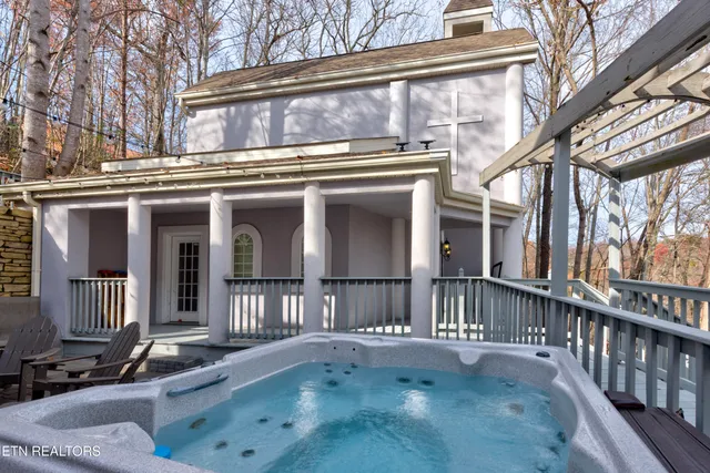 $926,500 | 838 Holly Br Drive, Gatlinburg, TN 37738