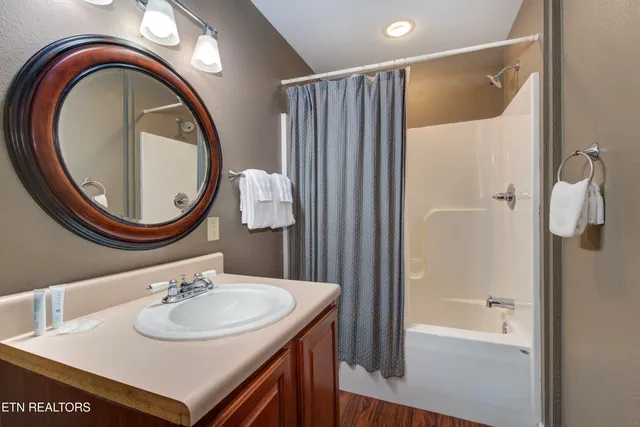 $926,500 | 838 Holly Br Drive, Gatlinburg, TN 37738