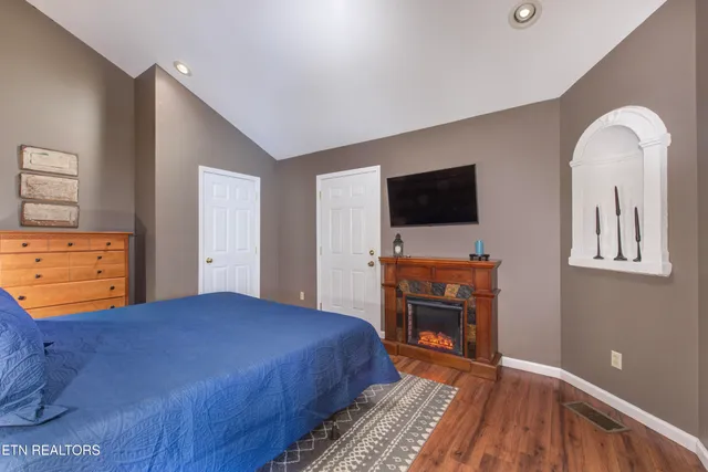 $926,500 | 838 Holly Br Drive, Gatlinburg, TN 37738