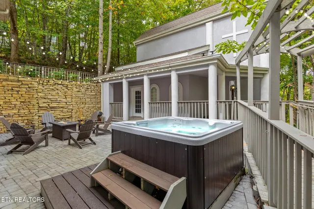 $926,500 | 838 Holly Br Drive, Gatlinburg, TN 37738