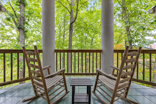 $926,500 | 838 Holly Br Drive, Gatlinburg, TN 37738