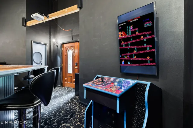 $926,500 | 838 Holly Br Drive, Gatlinburg, TN 37738