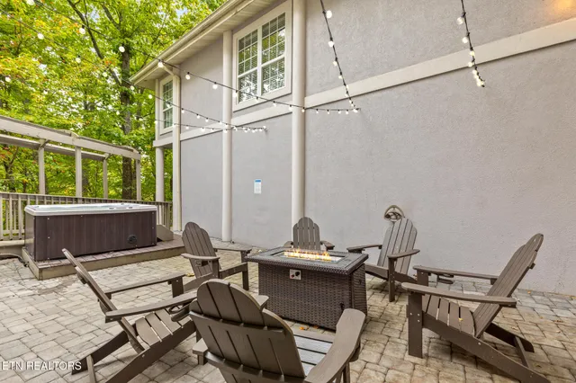 $926,500 | 838 Holly Br Drive, Gatlinburg, TN 37738