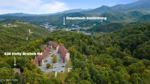 $926,500 | 838 Holly Br Drive, Gatlinburg, TN 37738
