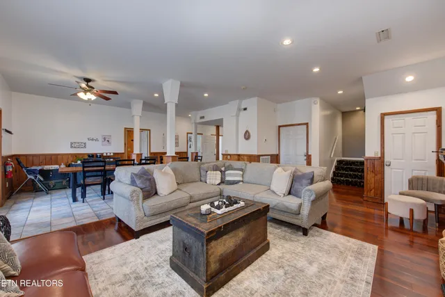 $926,500 | 838 Holly Br Drive, Gatlinburg, TN 37738