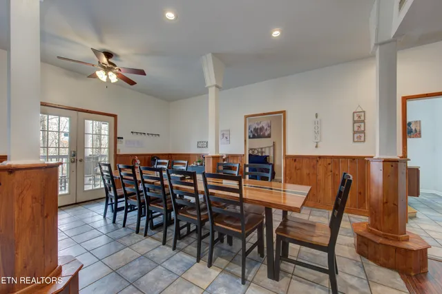 $926,500 | 838 Holly Br Drive, Gatlinburg, TN 37738