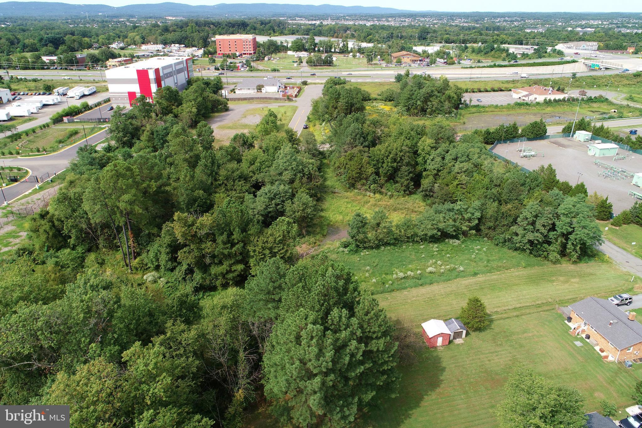 7580 Huron Drive Gainesville, VA 20155 - Photo 5 of 10 a view of city and mountain