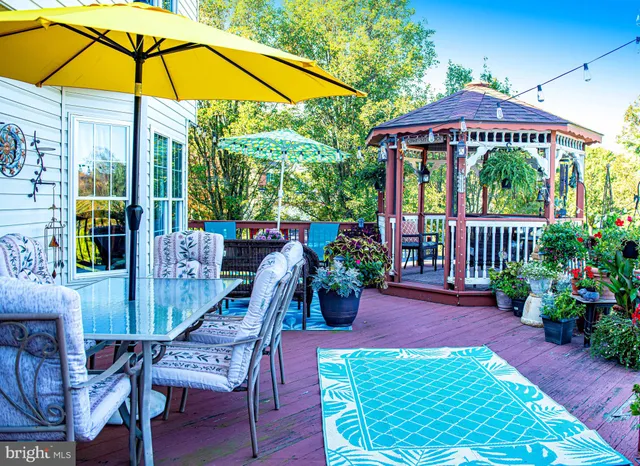 a view of an outdoor space and a yard