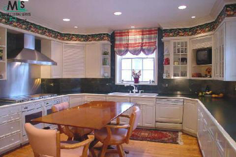 1034 Bishop Road Grosse Pointe, MI 48230 - Photo 5 of 9 854514-4.JPG