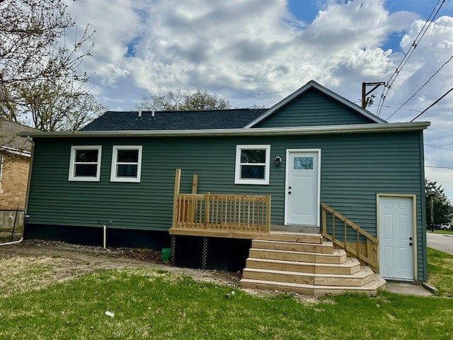 527 12th Street Peru, IL 61354 - Photo 13 of 15 a front view of a house with a garden