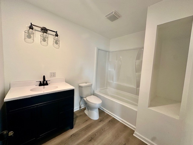 527 12th Street Peru, IL 61354 - Photo 10 of 15 a bathroom with a sink and a mirror