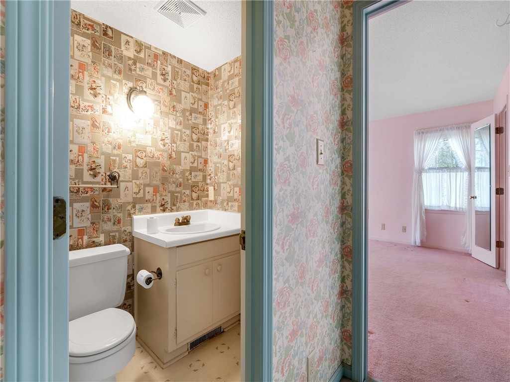 504 Squire Circle Clemson, SC 29631 - Photo 20 of 37 Powder Room Main Level